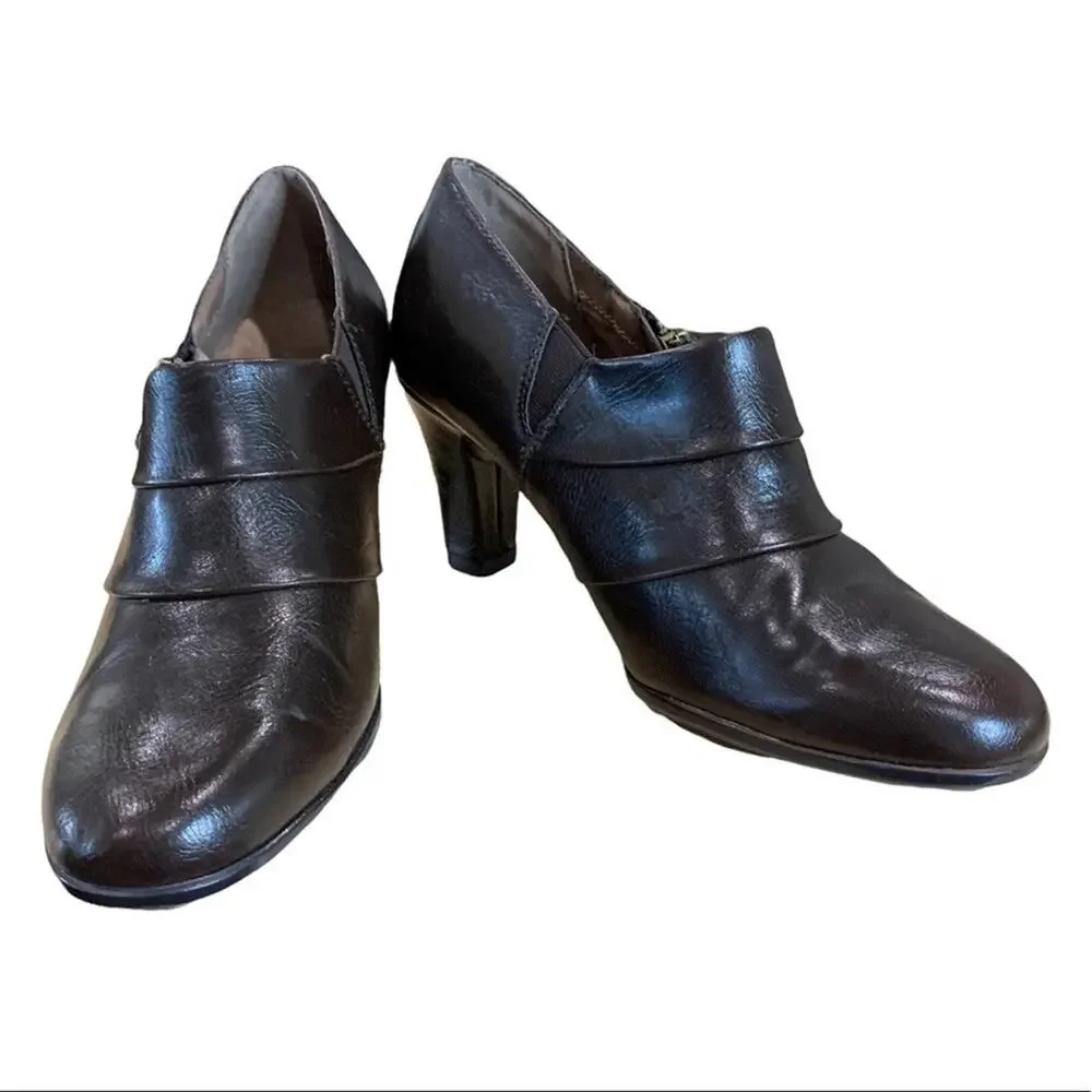 Aerosoles  shoes shooties. Side zip slip‎ on ankle booties. Size 8. Heel rest - Picture 2 of 11